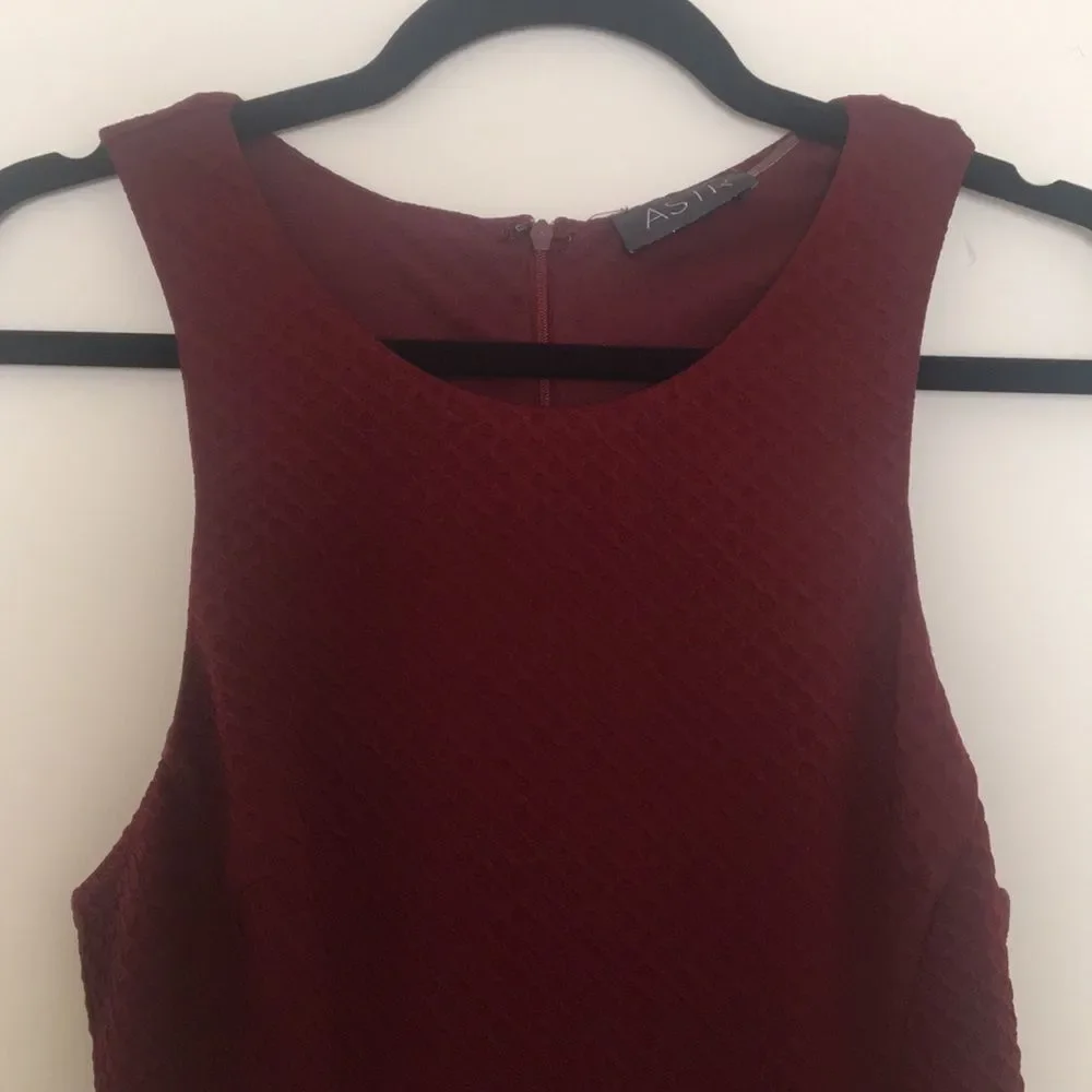 Burgundy ruffled hem dress - Picture 4 of 4